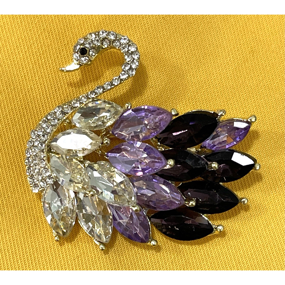 NWOT Swan Bird Brooch Lapel Pin Purple Rhinestone Glass Yellow Gold Toned